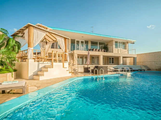 RHPL02 - 5 Yatak Odalı / 5 Banyolu Okyanus Önü Havuzlu Lüks Villa