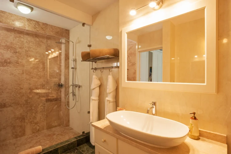 RHPL02 - 5 Yatak Odalı / 5 Banyolu Okyanus Önü Havuzlu Lüks Villa
