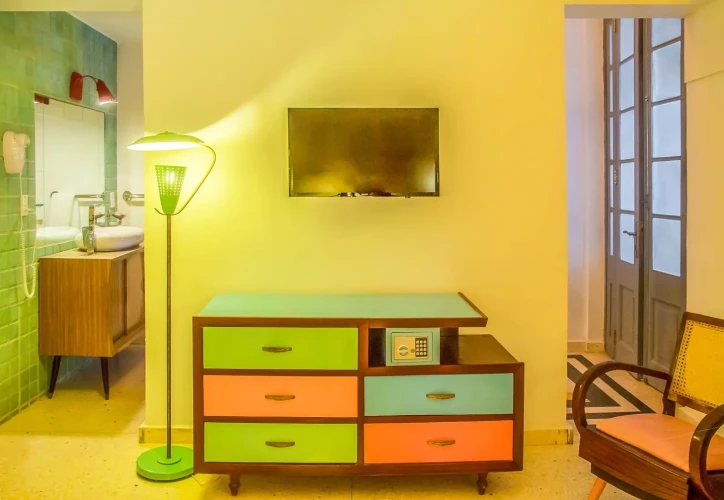 RHCH23 - 4 Yatak Odalı / 4 Banyolu Hostal Malecon 663 in Orta Havana