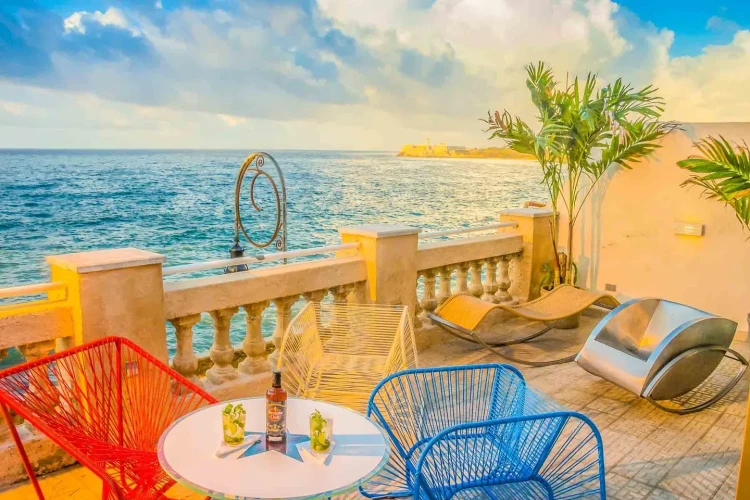 RHCH23 - 4 Yatak Odalı / 4 Banyolu Hostal Malecon 663 in Orta Havana
