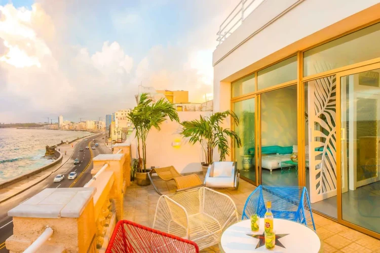 RHCH23 - 4 Yatak Odalı / 4 Banyolu Hostal Malecon 663 in Orta Havana