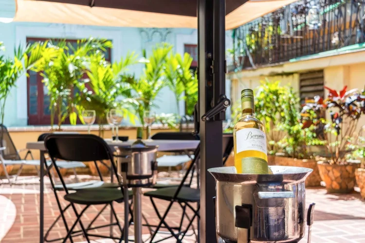 RHHV65 Eski Havana Kalbinde - 10 Yatak Odalı / 10 Banyolu Butik Otel