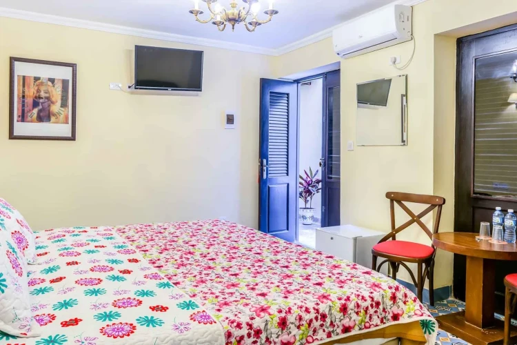 RHHV65 Eski Havana Kalbinde - 10 Yatak Odalı / 10 Banyolu Butik Otel