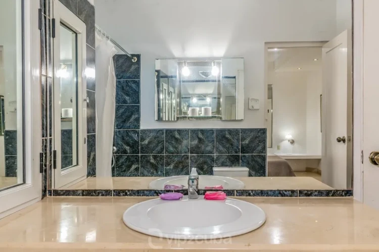 RHPL11 - 7 Yatak Odalı / 7 Banyolu Miramar'da Havuzlu Lüks Villa