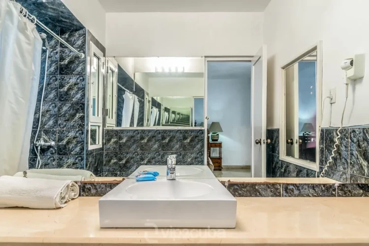RHPL11 - 7 Yatak Odalı / 7 Banyolu Miramar'da Havuzlu Lüks Villa