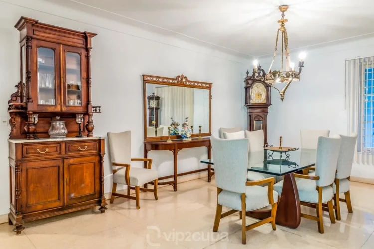 RHPL11 - 7 Yatak Odalı / 7 Banyolu Miramar'da Havuzlu Lüks Villa