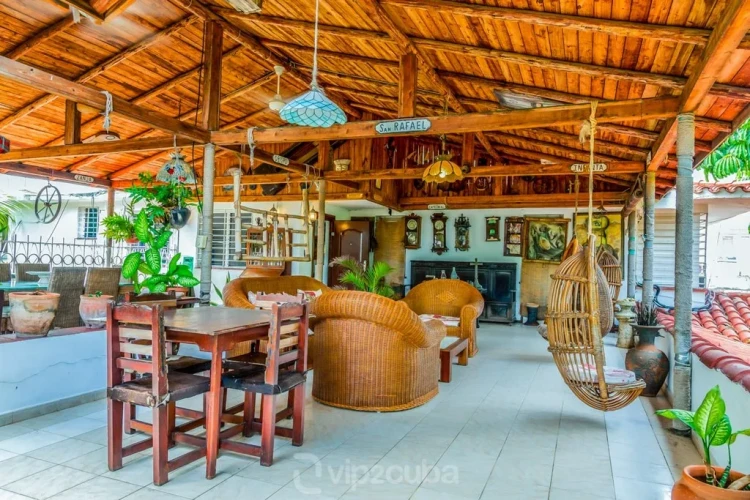 RHPL11 - 7 Yatak Odalı / 7 Banyolu Miramar'da Havuzlu Lüks Villa
