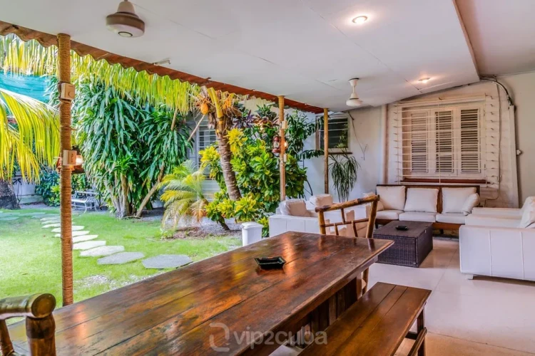 RHPL11 - 7 Yatak Odalı / 7 Banyolu Miramar'da Havuzlu Lüks Villa