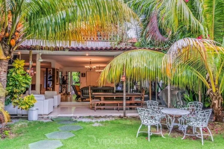 RHPL11 - 7 Yatak Odalı / 7 Banyolu Miramar'da Havuzlu Lüks Villa