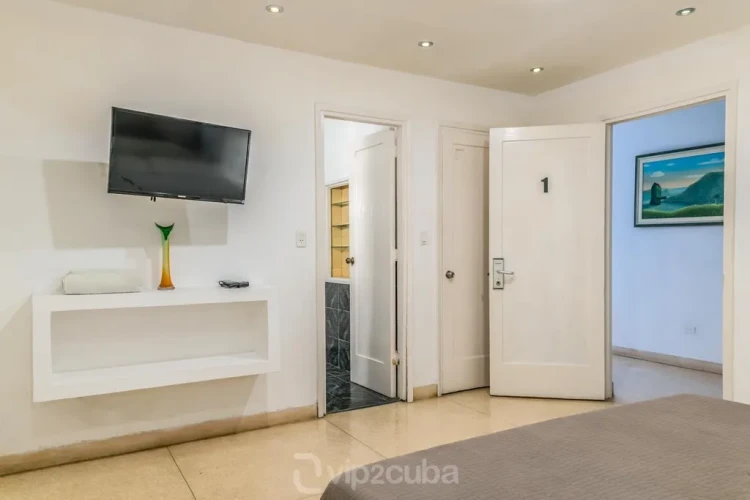 RHPL11 - 7 Yatak Odalı / 7 Banyolu Miramar'da Havuzlu Lüks Villa