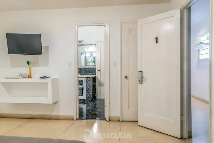 RHPL11 - 7 Yatak Odalı / 7 Banyolu Miramar'da Havuzlu Lüks Villa