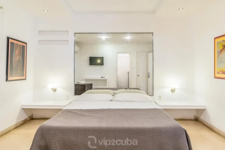 RHPL11 - 7 Yatak Odalı / 7 Banyolu Miramar'da Havuzlu Lüks Villa