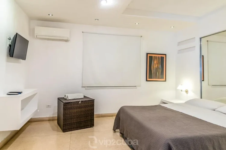 RHPL11 - 7 Yatak Odalı / 7 Banyolu Miramar'da Havuzlu Lüks Villa