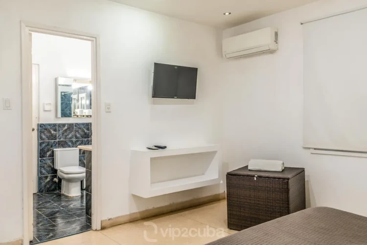 RHPL11 - 7 Yatak Odalı / 7 Banyolu Miramar'da Havuzlu Lüks Villa