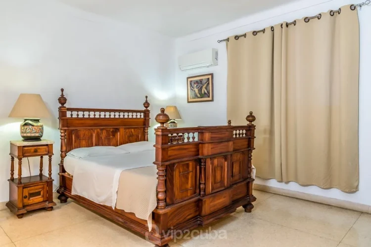 RHPL11 - 7 Yatak Odalı / 7 Banyolu Miramar'da Havuzlu Lüks Villa