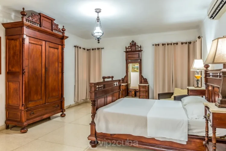 RHPL11 - 7 Yatak Odalı / 7 Banyolu Miramar'da Havuzlu Lüks Villa