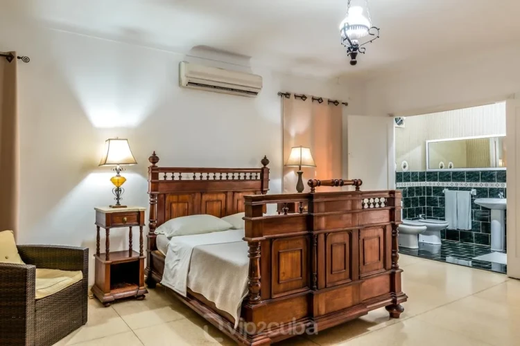 RHPL11 - 7 Yatak Odalı / 7 Banyolu Miramar'da Havuzlu Lüks Villa