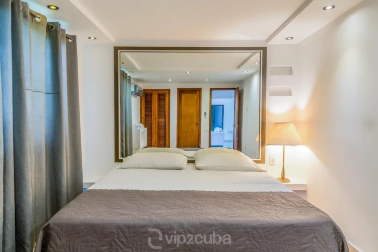RHPL11 - 7 Yatak Odalı / 7 Banyolu Miramar'da Havuzlu Lüks Villa