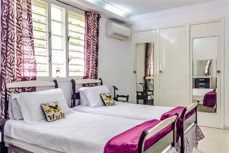 RHPL120 - 4 Yatak Odalı / 5 Banyolu Miramar'da Villa Oasis