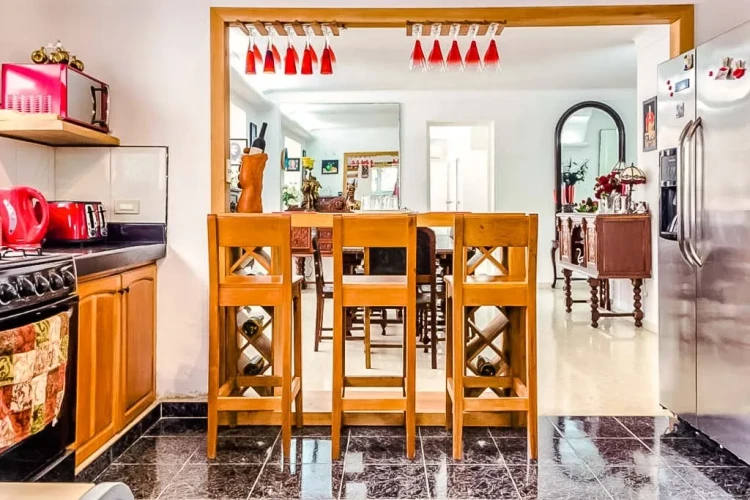 RHPL120 - 4 Yatak Odalı / 5 Banyolu Miramar'da Villa Oasis