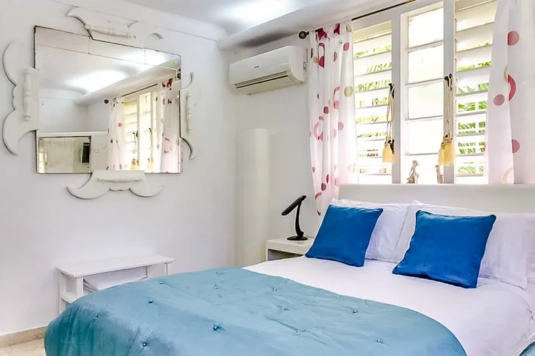 RHPL120 - 4 Yatak Odalı / 5 Banyolu Miramar'da Villa Oasis