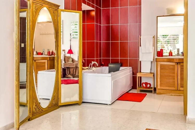 RHPL120 - 4 Yatak Odalı / 5 Banyolu Miramar'da Villa Oasis