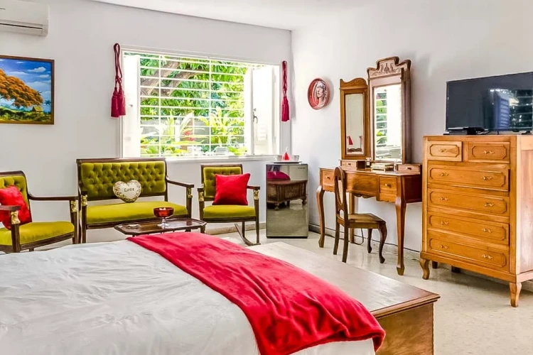 RHPL120 - 4 Yatak Odalı / 5 Banyolu Miramar'da Villa Oasis