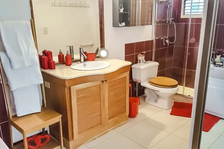 RHPL120 - 4 Yatak Odalı / 5 Banyolu Miramar'da Villa Oasis