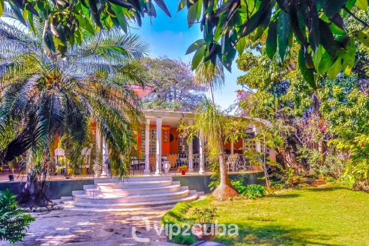 RHPL125 - 4 Yatak Odalı / 4 Banyolu Miramar'da Havuzlu Villa
