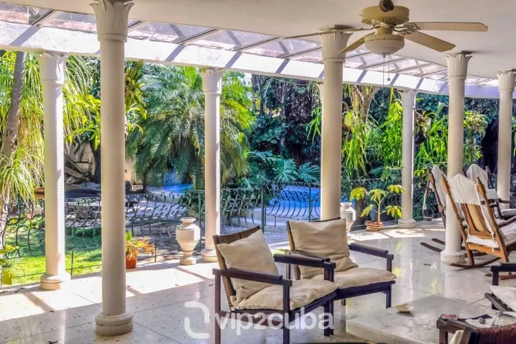 RHPL125 - 4 Yatak Odalı / 4 Banyolu Miramar'da Havuzlu Villa