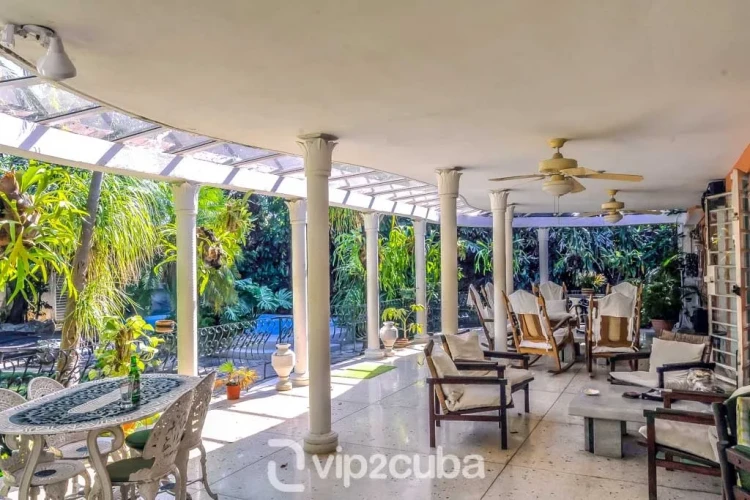 RHPL125 - 4 Yatak Odalı / 4 Banyolu Miramar'da Havuzlu Villa