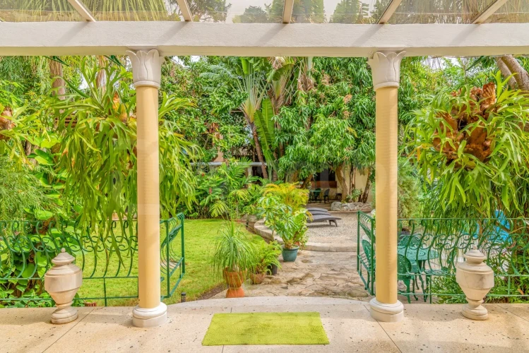 RHPL125 - 4 Yatak Odalı / 4 Banyolu Miramar'da Havuzlu Villa