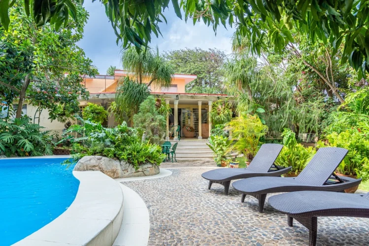 Miramar Havuzlu Villa 4 Yatak Odalı / 4 Banyolu Miramar'da Havuzlu Villa