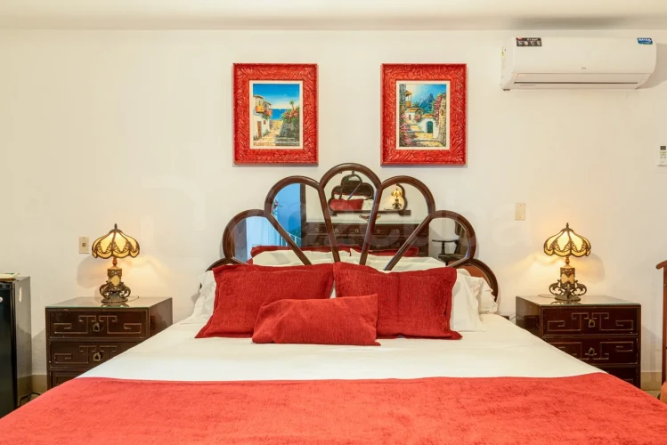 RHPL125 - 4 Yatak Odalı / 4 Banyolu Miramar'da Havuzlu Villa
