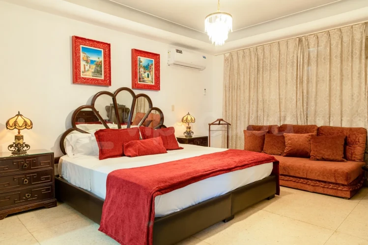 RHPL125 - 4 Yatak Odalı / 4 Banyolu Miramar'da Havuzlu Villa