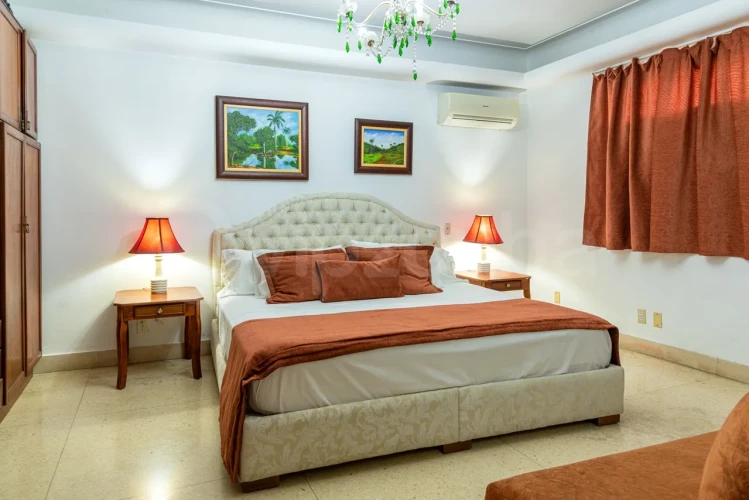 RHPL125 - 4 Yatak Odalı / 4 Banyolu Miramar'da Havuzlu Villa