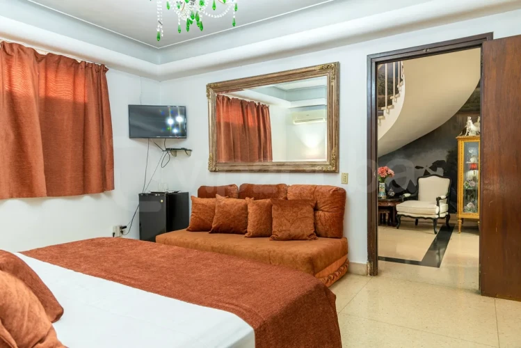 RHPL125 - 4 Yatak Odalı / 4 Banyolu Miramar'da Havuzlu Villa