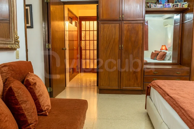 RHPL125 - 4 Yatak Odalı / 4 Banyolu Miramar'da Havuzlu Villa