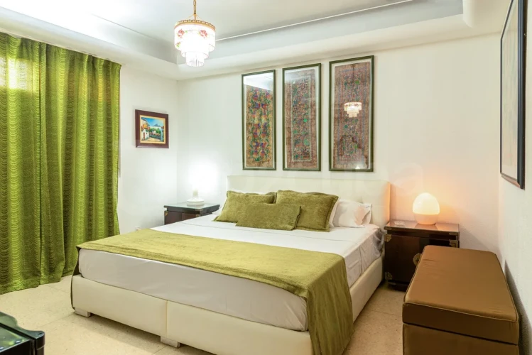 RHPL125 - 4 Yatak Odalı / 4 Banyolu Miramar'da Havuzlu Villa