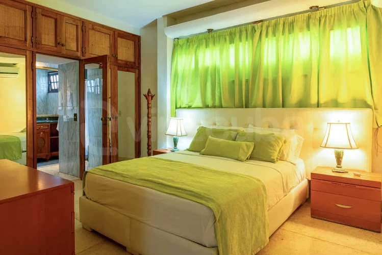 RHPL125 - 4 Yatak Odalı / 4 Banyolu Miramar'da Havuzlu Villa