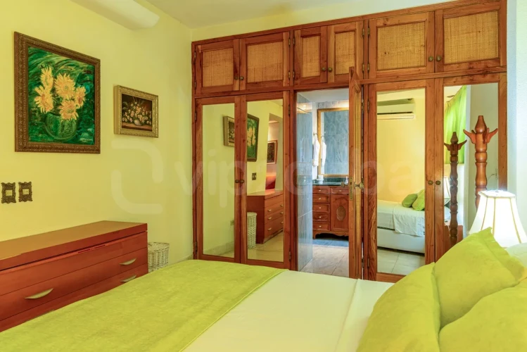 RHPL125 - 4 Yatak Odalı / 4 Banyolu Miramar'da Havuzlu Villa