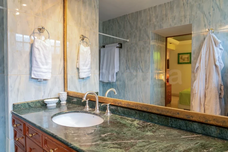 RHPL125 - 4 Yatak Odalı / 4 Banyolu Miramar'da Havuzlu Villa