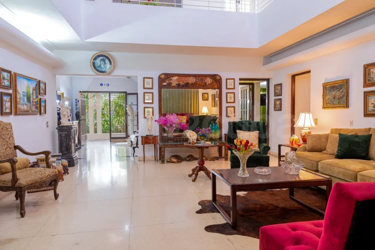 RHPL125 - 4 Yatak Odalı / 4 Banyolu Miramar'da Havuzlu Villa