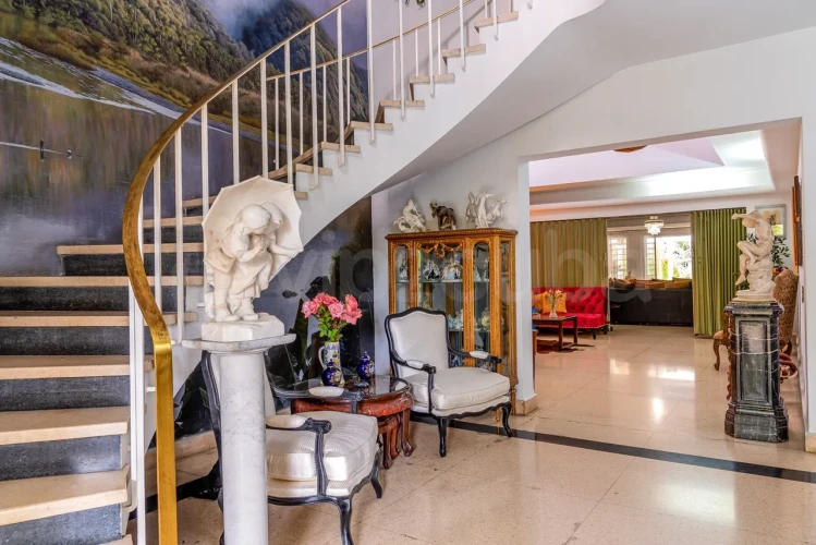 RHPL125 - 4 Yatak Odalı / 4 Banyolu Miramar'da Havuzlu Villa