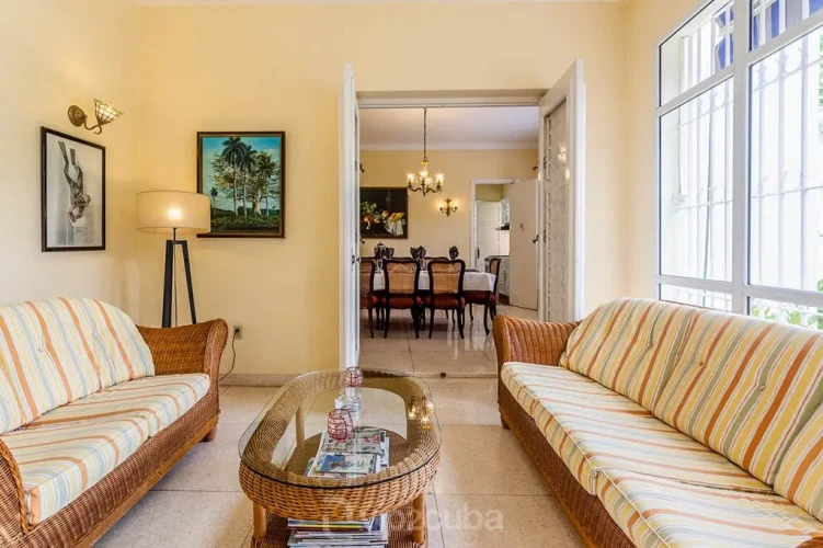 RHPL13 - 4 Yatak Odalı / 4 Banyolu Miramar Havuzlu Art Deco Villa
