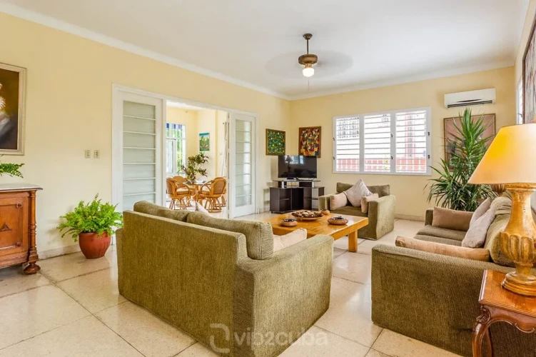 RHPL13 - 4 Yatak Odalı / 4 Banyolu Miramar Havuzlu Art Deco Villa