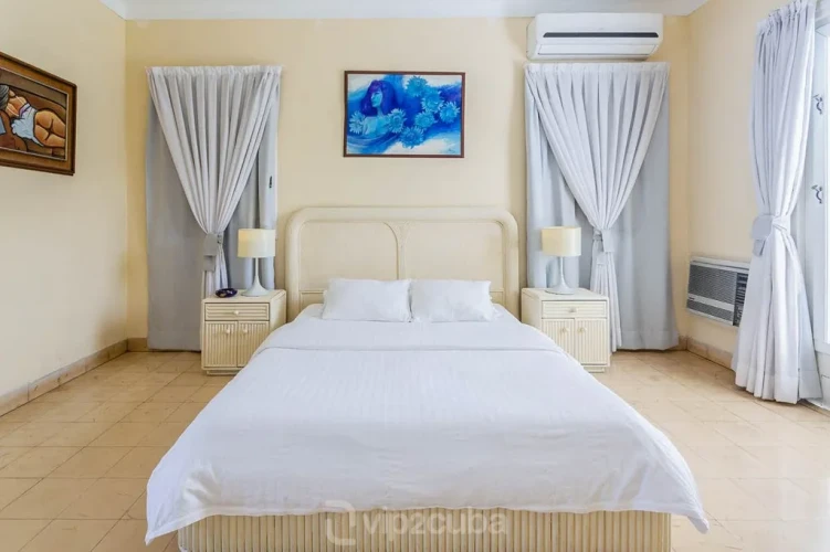 RHPL13 - 4 Yatak Odalı / 4 Banyolu Miramar Havuzlu Art Deco Villa