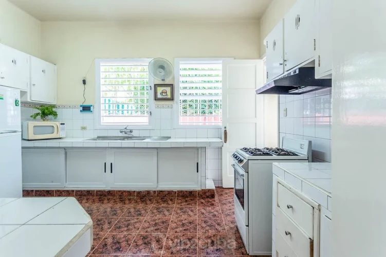 RHPL13 - 4 Yatak Odalı / 4 Banyolu Miramar Havuzlu Art Deco Villa