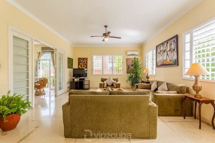 RHPL13 - 4 Yatak Odalı / 4 Banyolu Miramar Havuzlu Art Deco Villa