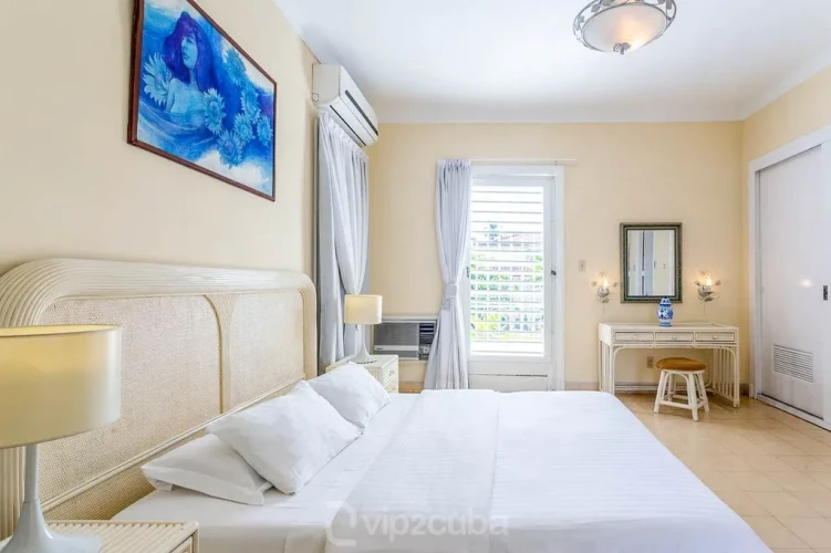 RHPL13 - 4 Yatak Odalı / 4 Banyolu Miramar Havuzlu Art Deco Villa